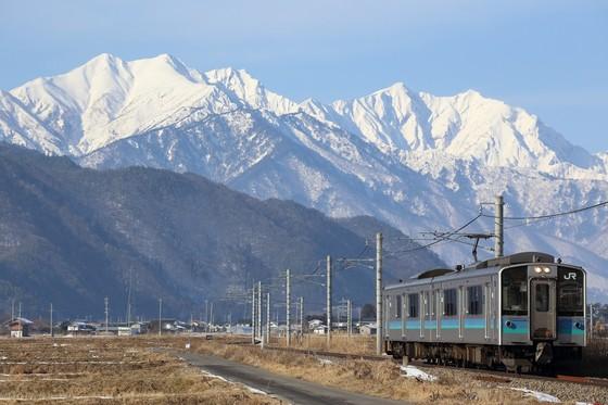 大糸線の車窓から見える北アルプス